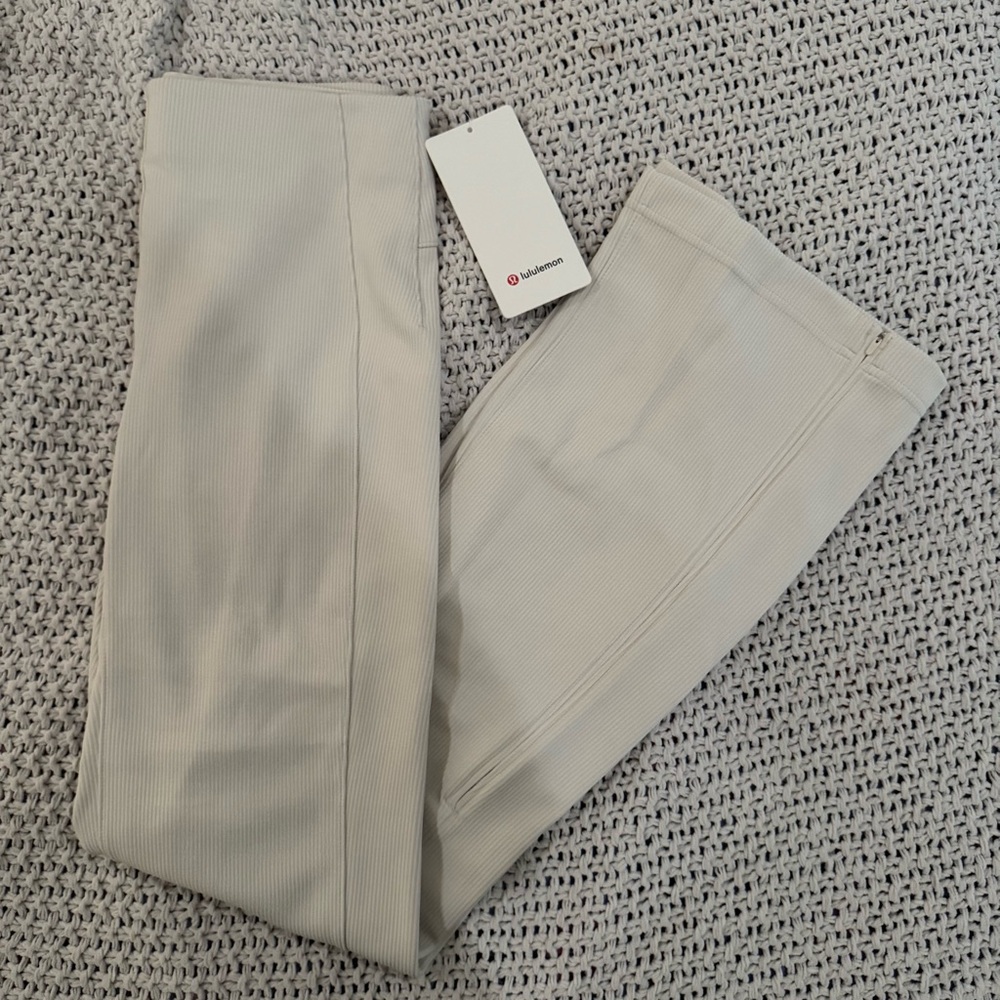NWT Lululemon Brushed Softstreme Rib Zip Flare 32.5”